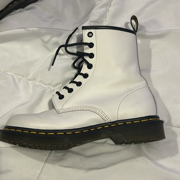 Dr Marten’s White 11821 Lace-Up Boots Women’s 8 - Picture 3 of 9